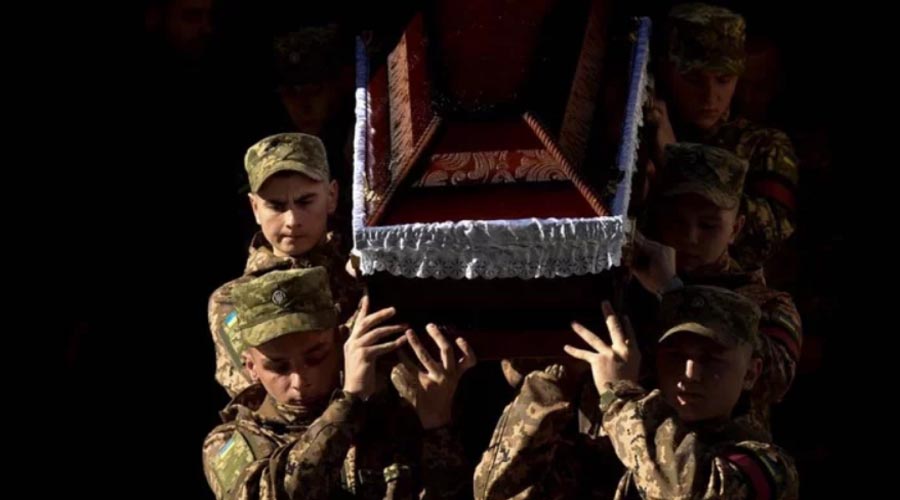 কেউ কেউ অনুমান করে, হাজার হাজার রুশ সেনা এই যুদ্ধে প্রাণ হারিয়েছে।