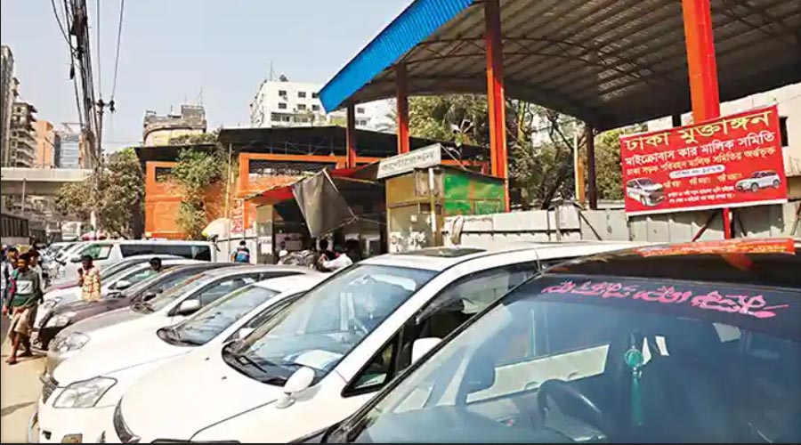 সেই মুক্তাঙ্গন নিজেই এখন বন্দি