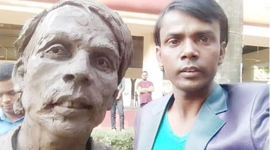 হিরো আলম উচ্ছ্বসিত নিজের ভাস্কর্য নিয়ে, বানিয়েছেন ঢাকা বিশ্ববিদ্যালয়ের ছাত্র
