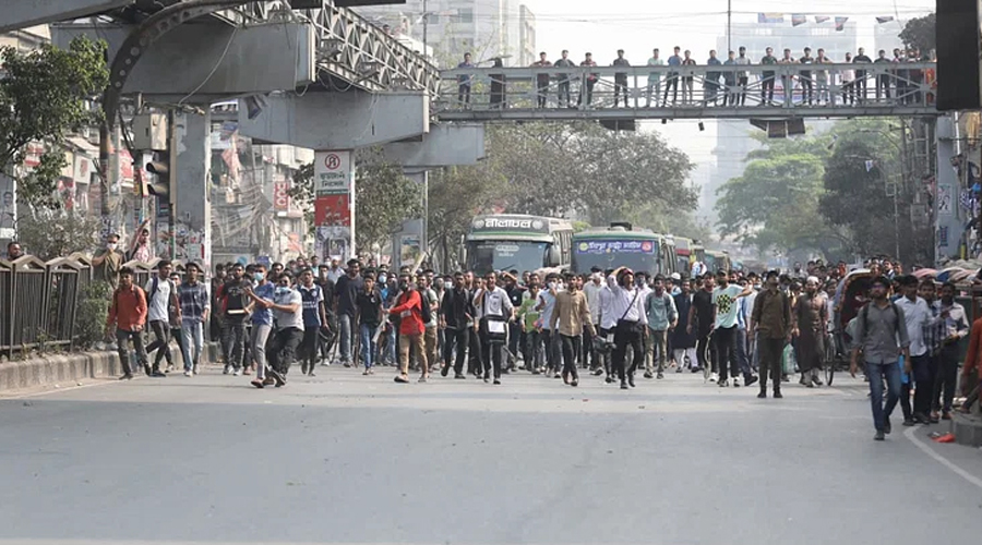 বিস্ফোরণের রেশ না কাটতেই সায়েন্সল্যাবে শিক্ষার্থীদের সংঘর্ষ