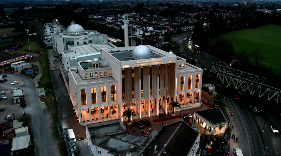 ৮ বছর পর খুলে দেওয়া হলো যুক্তরাজ্যের বড় মসজিদ বায়তুল ফুতুহ