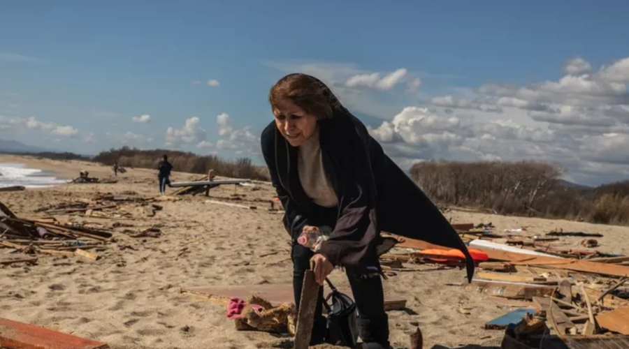 পরিবারের নিখোঁজ সদস্যদের সন্ধানে সাগর সৈকতে ঘুরে বেড়াতে হয়েছে লায়লাকে