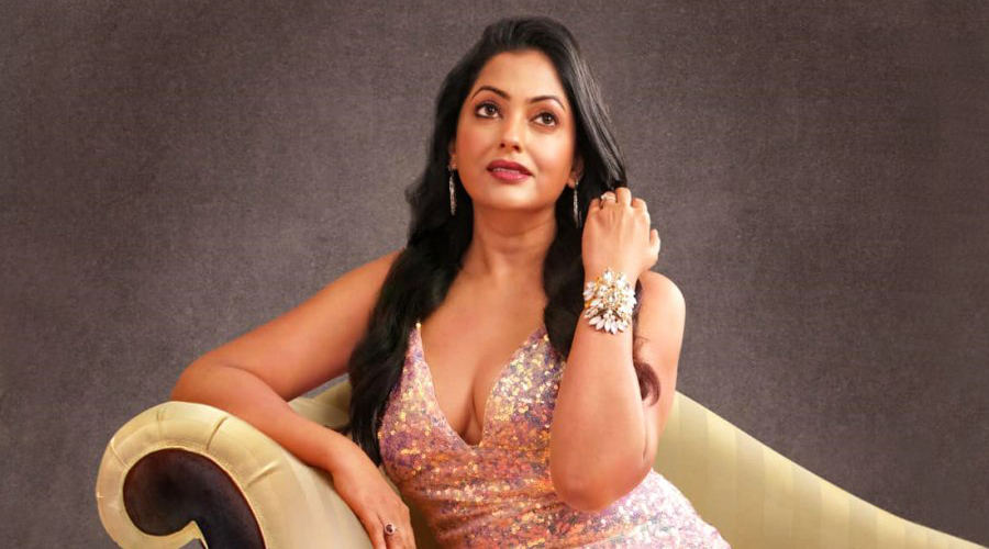 নিজের বোল্ড ছবি নিয়ে যা বললেন নিপুণ