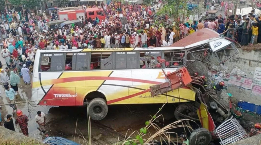 পদ্মা সেতুর এক্সপ্রেসওয়েতে এত বড় দুর্ঘটনা আগে কেউ দেখেনি, নিহত ১৮