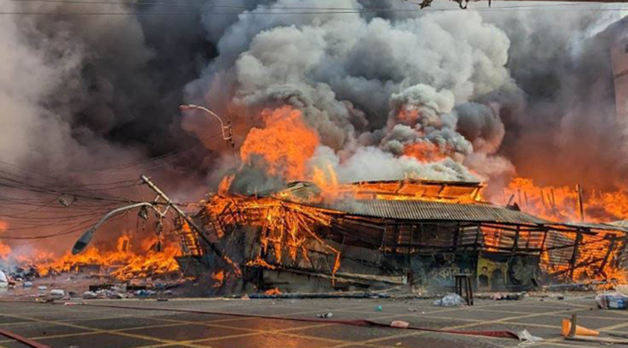 আগুনের সূত্রপাত নিয়ে ব্যবসায়ীদের সন্দেহ