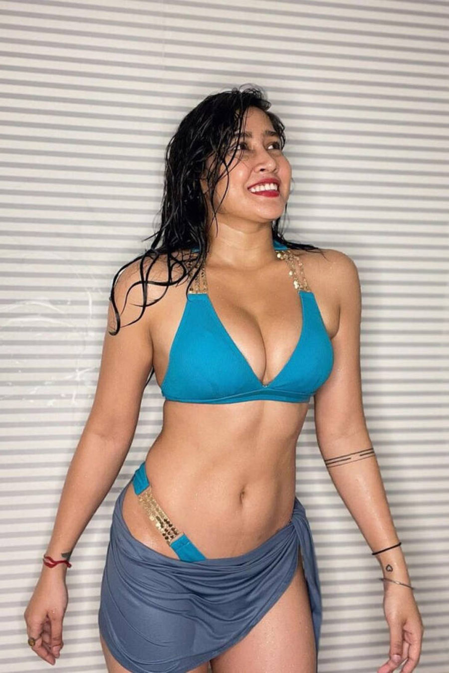 বোল্ডনেসে বহু পিছনে Urfi Javed! হট অবতারে সোশ্যাল মিডিয়ায় আগুন ঝরাচ্ছেন সোফিয়া