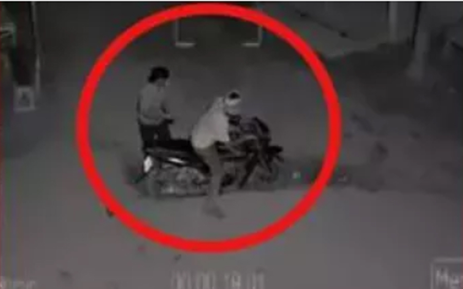 বঙ্গবাজারে অগ্নিকাণ্ড, সেই দুই যুবককে খুঁজছে পুলিশ