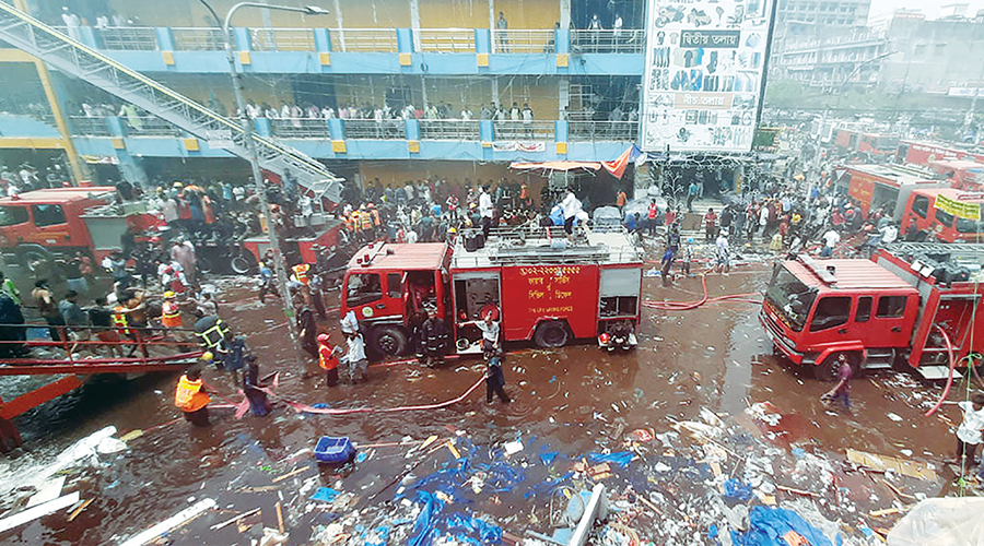 আগুনের সঙ্গে যুদ্ধের আরেকটি দিন 