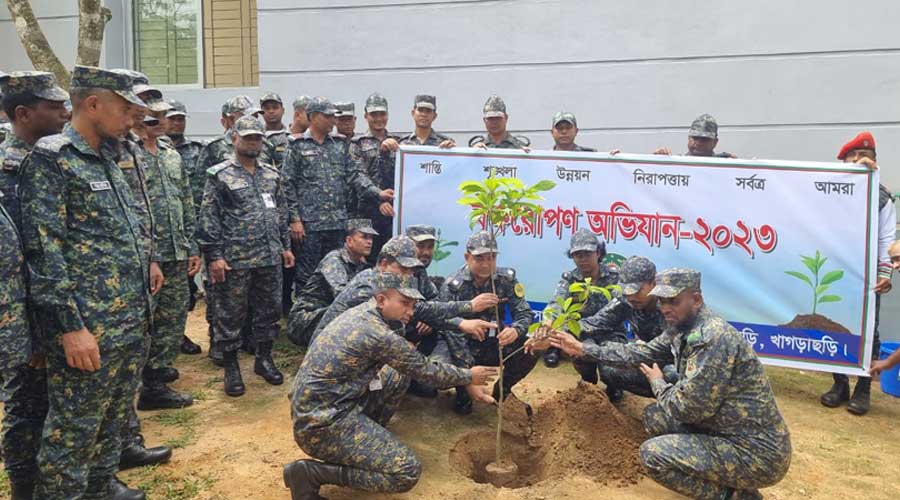 মানিকছড়িতে ২০ আনসার ব্যাটালিয়ন সদরদপ্তরে বৃক্ষরোপণ কর্মসূচি পালন