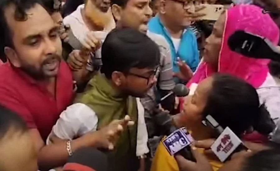 মহাখালীতে হিরো আলমের উপর ‘নারী গুন্ডাদের’ হামলা