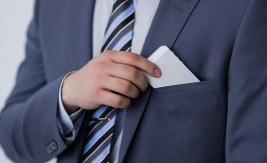 বুক পকেটে মোবাইল রাখা কি বিপজ্জনক?