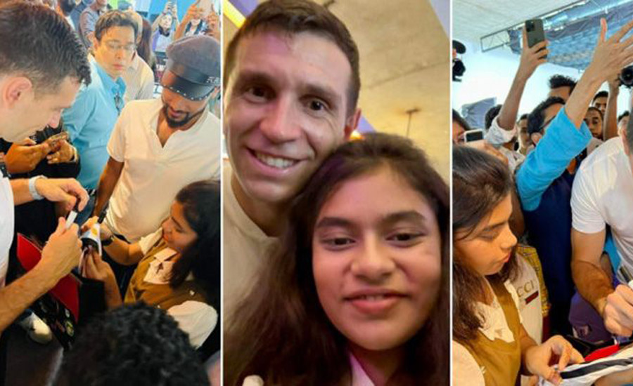 মার্টিনেজের সঙ্গে ছবিতে থাকা এই বাঙালি শিশু মেয়েকে চিনতে পেরেছেন