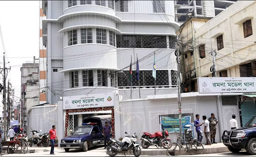 রাস্তা থেকে তুলে নিয়ে এনবিআরের নারী কর্মকর্তাকে রাতভর নির্যাতন