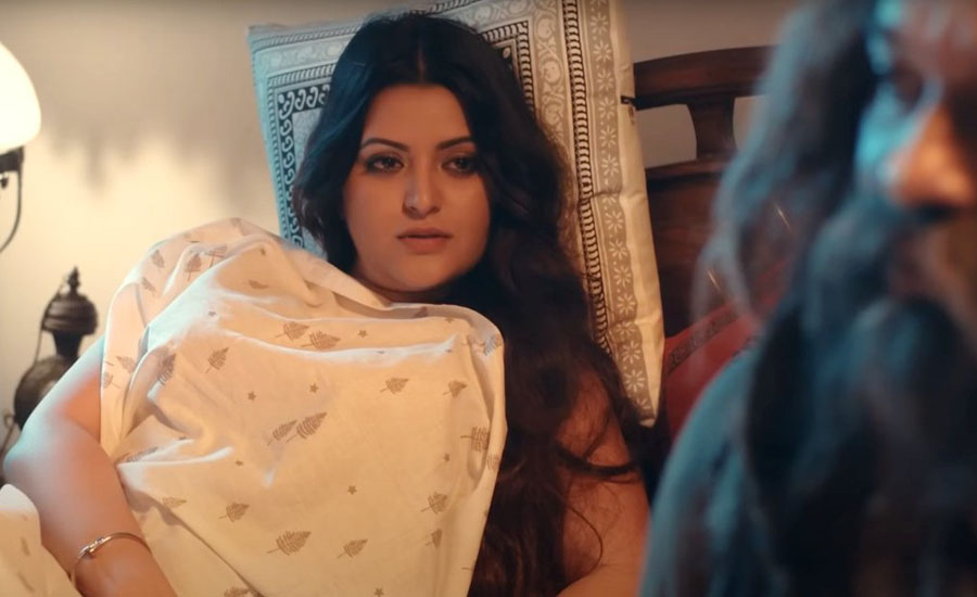 সাফল্য পেতে ‘ড্যাডি’র ঘনিষ্ঠ পরীমণি!