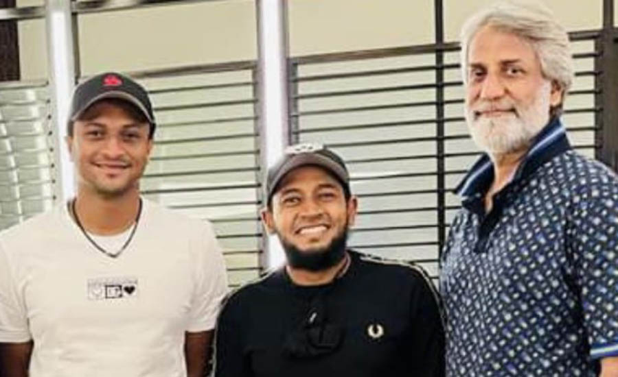মুশফিকের সঙ্গে ঢাকায় ফিরে এলেন সাকিবও
