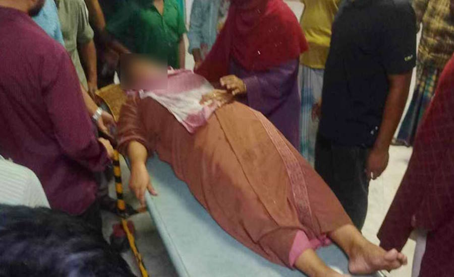 চাকরির বয়স ৩৫ প্রত্যাশীদের মধ্যে ১ তরুণীর ‘বিষপান’