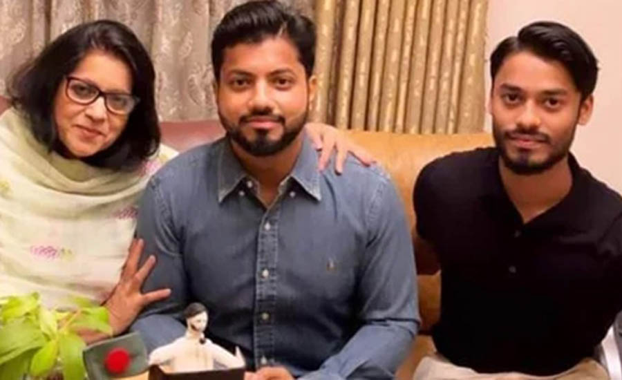 ইশরাককে না পেয়ে ছোটভাইকে নিয়ে গেছে পুলিশ