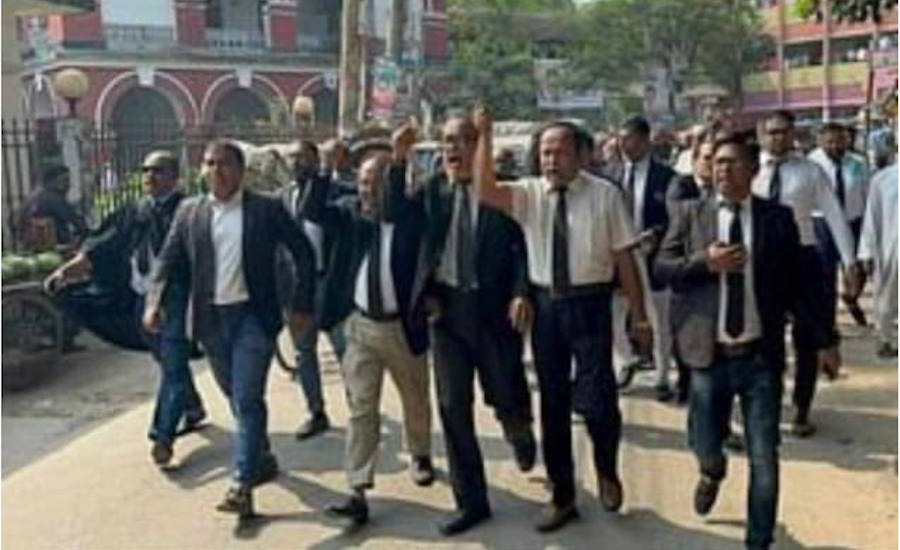 ফরিদপুরে বিএনপি আইনজীবীদের মিছিল থেকে আটক ৫