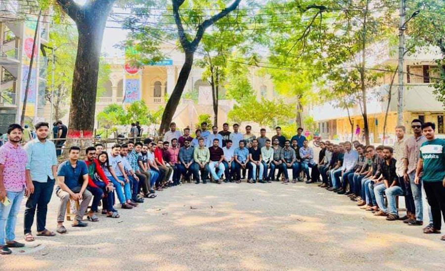 নাশকতা রুখতে সতর্ক অবস্থানে  জবি ছাত্রলীগ