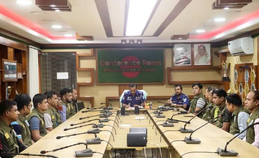কুড়িগ্রামে জেলা গোয়ান্দা শাখার সাথে পুলিশ সুপারের বিশেষ সভা