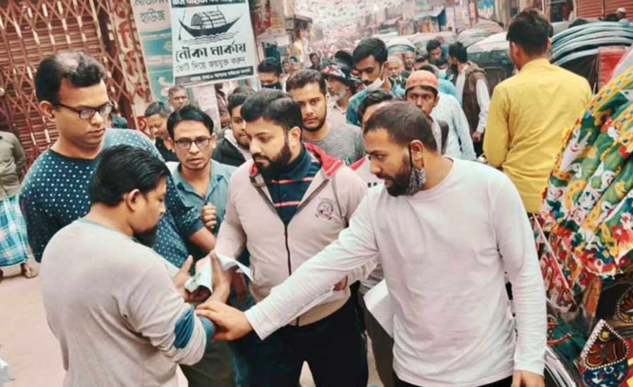 নির্বাচন বর্জনে ইশরাকের নেতৃত্বে বিএনপির লিফলেট বিতরণ 