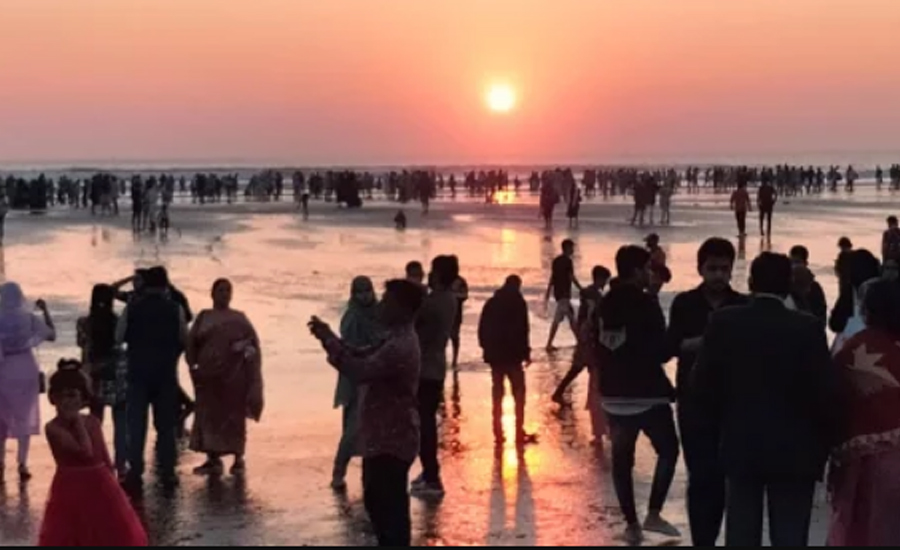 বিনা উদযাপনে ডুবে গেল বছরের শেষ সূর্য 