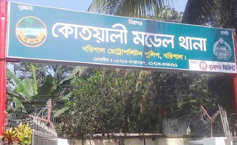 বিড়ালে ইলিশ মাছ খাওয়ায় তিনজনকে কোপানোর অভিযোগ