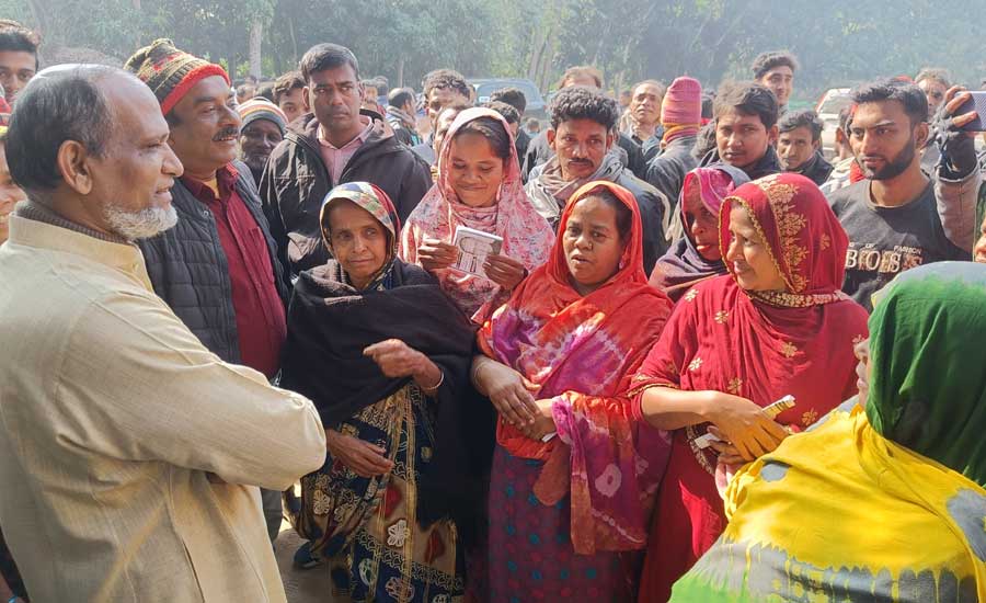 বাগমারায় বাসুপাড়া ইউনিয়নে কাঁচি প্রতীকের গণসংযোগ ও পথসভা 
