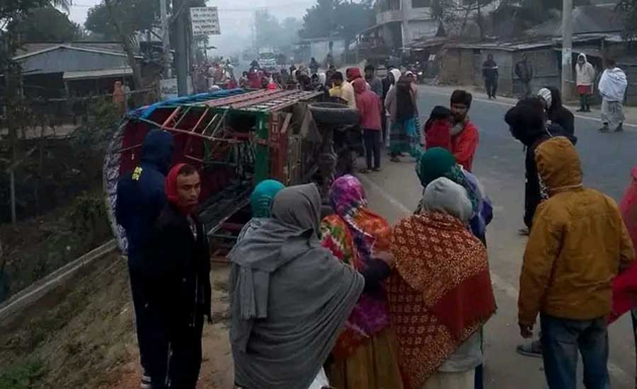আত্মীয়ের লাশ দেখতে যাওয়ার সময় প্রাণ গেল দম্পতির