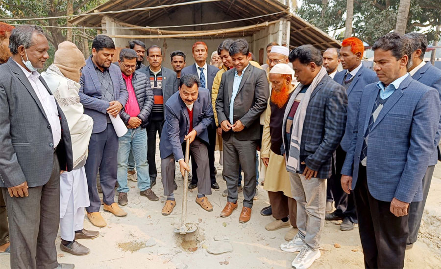 বাগমারায় মচমইল উচ্চ বিদ্যালয়ে শ্রেণীকক্ষ নির্মাণ কাজের ভিত্তিপ্রস্তর স্থাপন