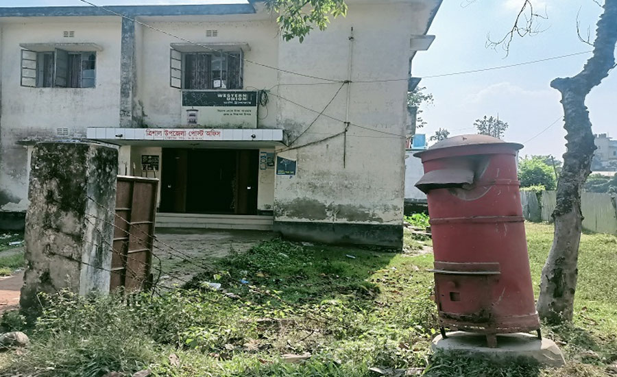চিঠি নেই পিওন আছে, ডাকবাক্স যেন ময়লার ভাগাড়