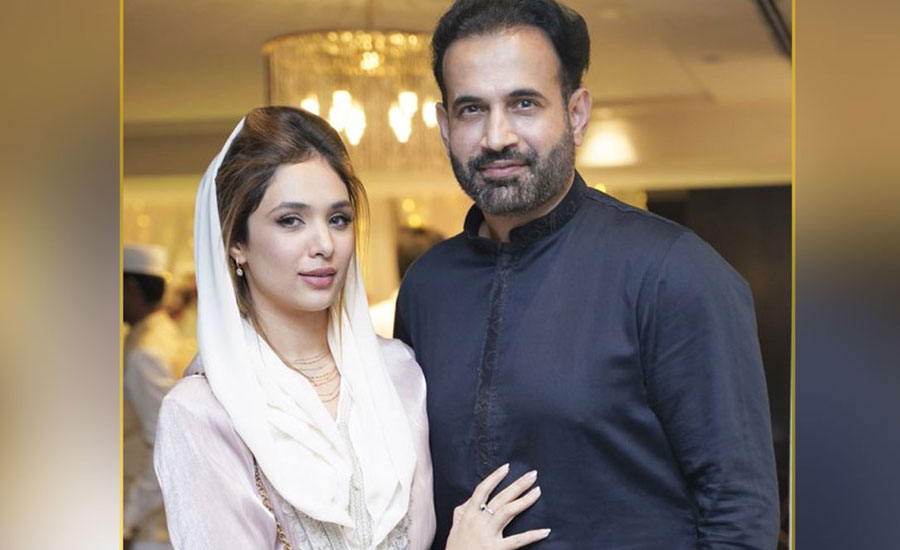 ৮ বছর পর স্ত্রীর মুখ দেখালেন ইরফান পাঠান