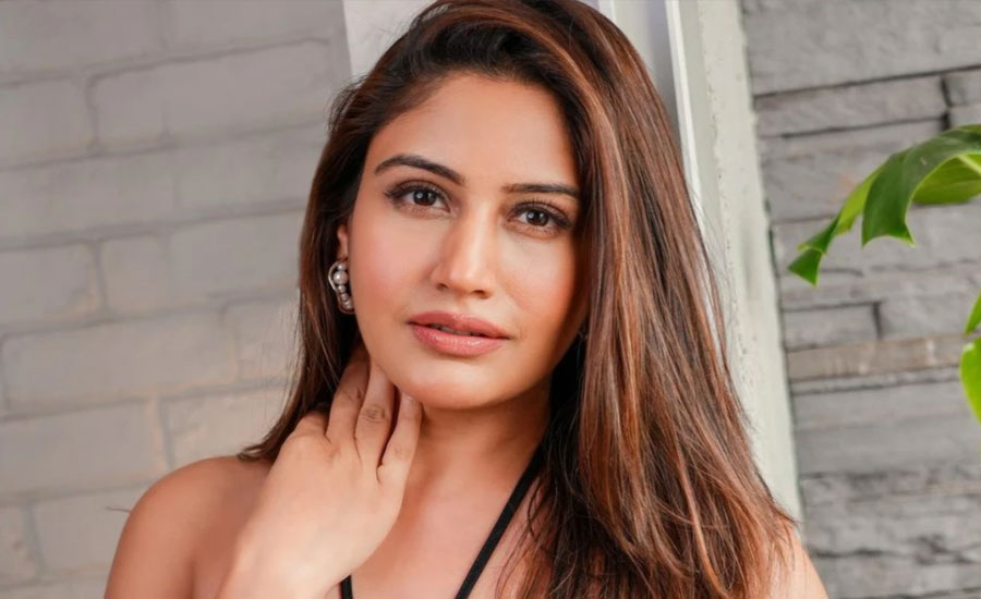 বিয়ের জন্য ফ্রিতে পোশাক চাইলেন জনপ্রিয় অভিনেত্রী