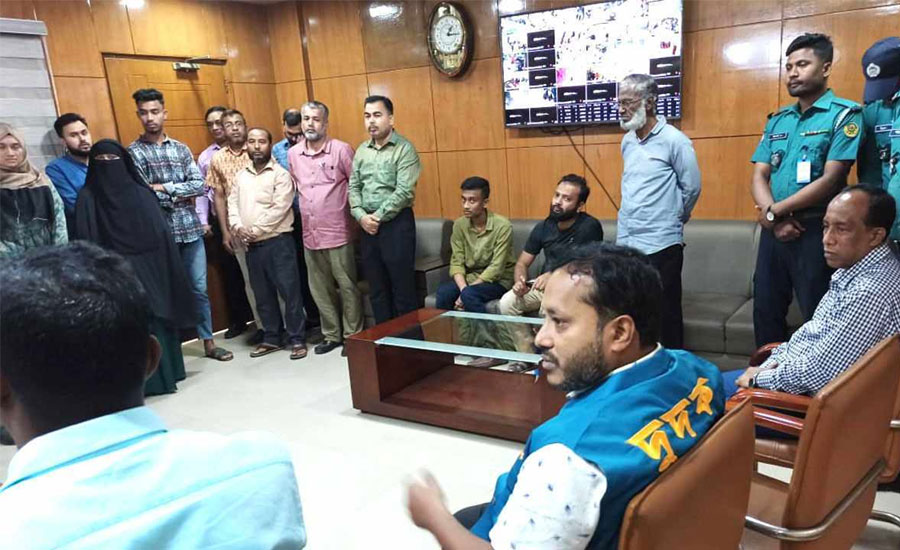 চট্টগ্রাম বিভাগীয় পাসপোর্ট কার্যালয়ে দুদকের হানা