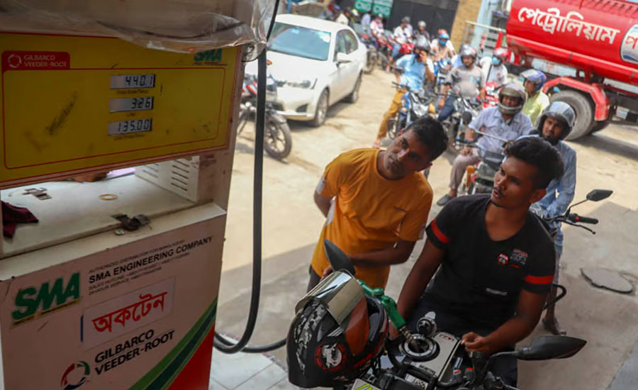 অকটেন লিটারে ৪ টাকা, পেট্রোল কমল ৩ টাকা