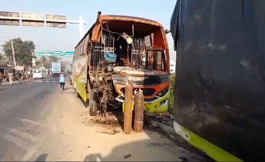 ফরিদপুরে বাস উল্টে খাদে, নিহত ৩