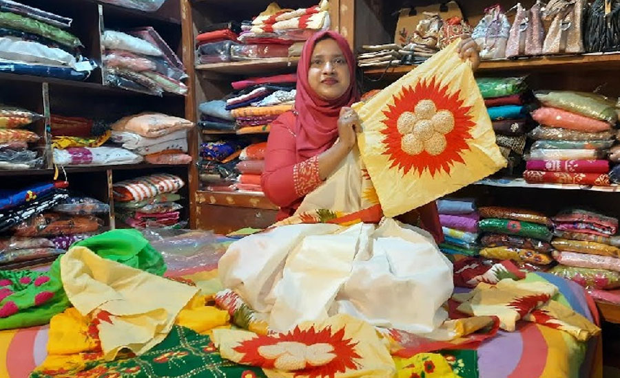 বেকার নারীদের পথ দেখাচ্ছেন এমি 