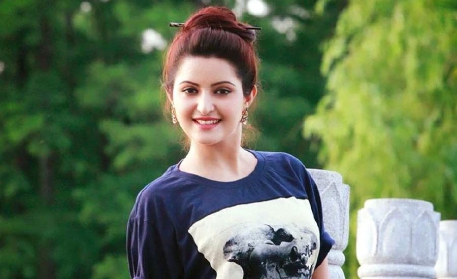 আপনার বড় বোনকে আগে সভ্য হতে বলেন: পরীমণি