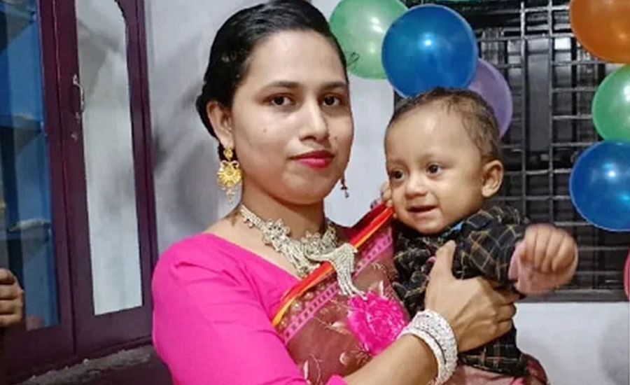 ফেসবুকে পোস্ট দিয়ে সন্তান নিয়ে ট্রেনের নিচে নারীর ঝাঁপ
