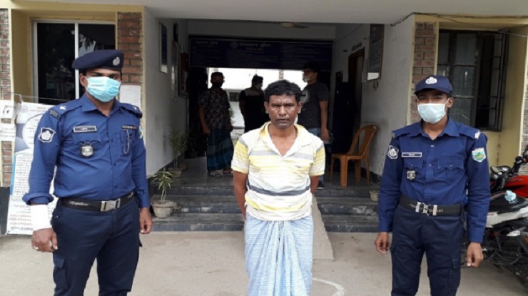 রাণীনগরে পুলিশ কর্মকর্তা আটক