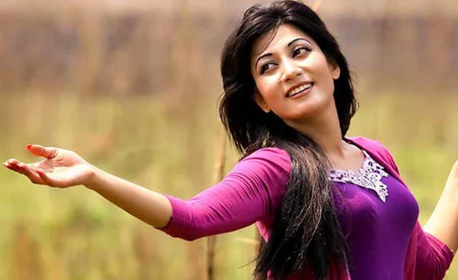 স্ট্রোক করেছেন অভিনেত্রী সীমানা