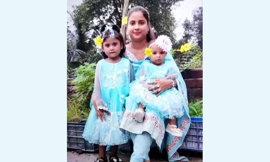 ছবি তুলতে গিয়ে ট্রেনের ধাক্কায় প্রাণ গেল মা-মেয়ের