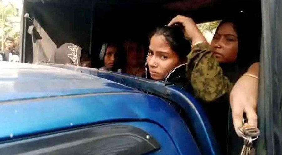 আজহারীর মাহফিল থেকে ২২ নারী আটক