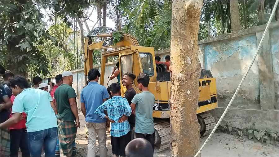 মুদাফফর গন্জের পাশাপুরে ভমিদস্যূদের কবল থেকে শতবর্ষী রাস্তা উদ্ধারে তার বলিষ্ট অবস্থান সে এলাকায় হাজার হাজার মানুষের কাছে প্রশংসায় ভাসছে।  