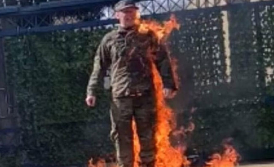 ইসরাইলি দূতাবাসের সামনে শরীরে আগুন দেয়া সেই মার্কিন সেনার মৃত্যু
