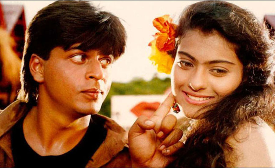 শাহরুখের সেই সিনেমার ৩০ বছর, নস্টালজিক বলিউড বাদশা