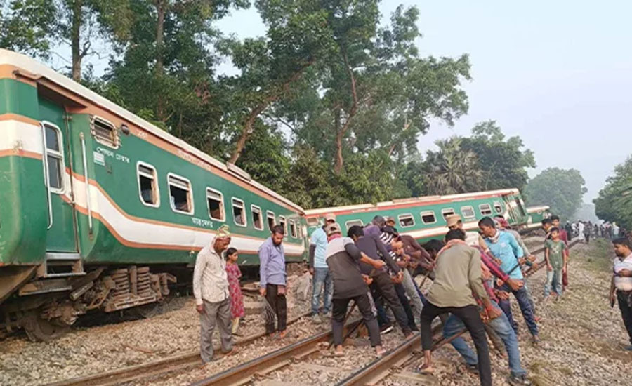 ১৫ ঘণ্টা পর ঢাকা-চট্টগ্রাম রুটে ট্রেন চলাচল স্বাভাবিক ১৫ ঘণ্টা পর ঢাকা-চট্টগ্রাম রুটে ট্রেন চলাচল স্বাভাবিক